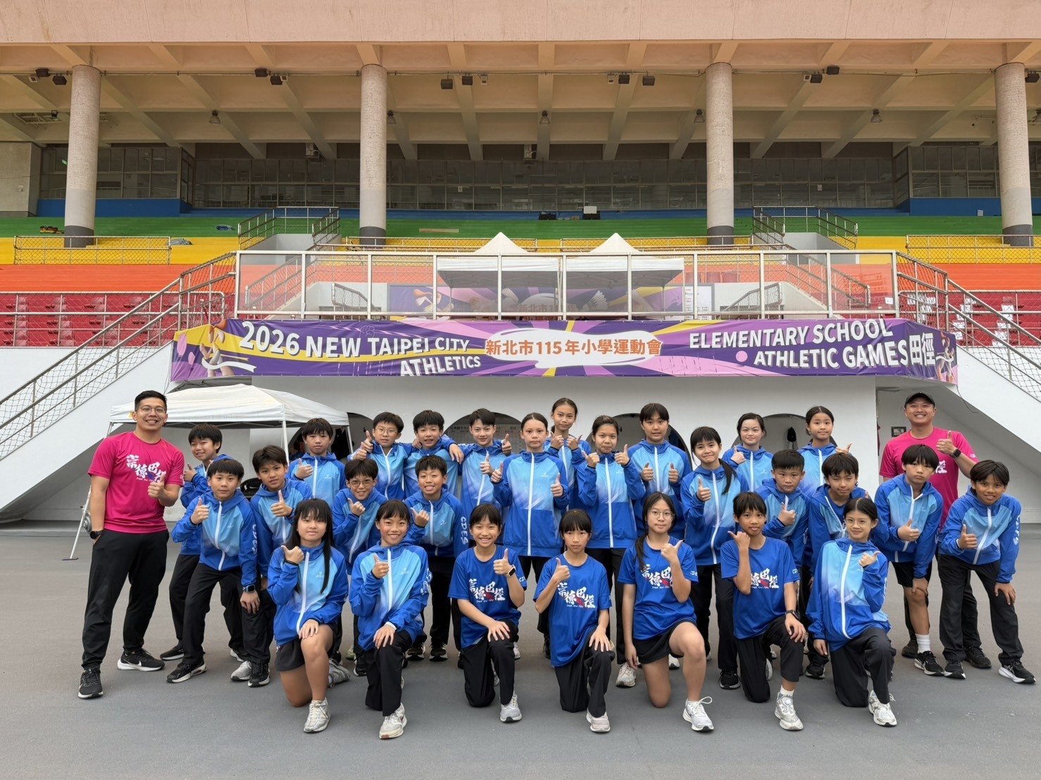 田徑隊師生合影