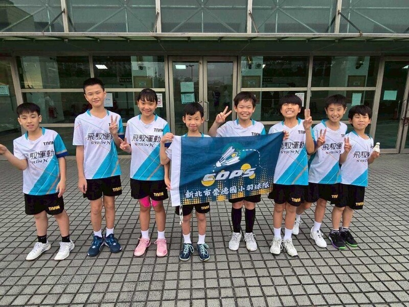 羽球隊師生合影