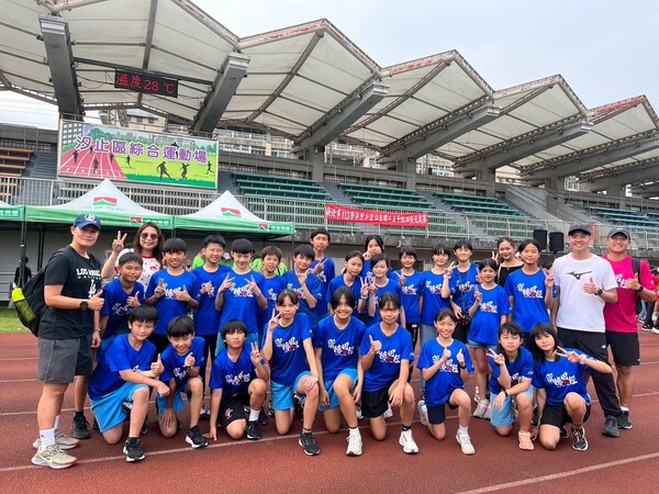 五年級田徑隊全體合照