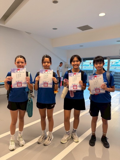 田徑隊400公尺接力賽學生得獎合照圖片