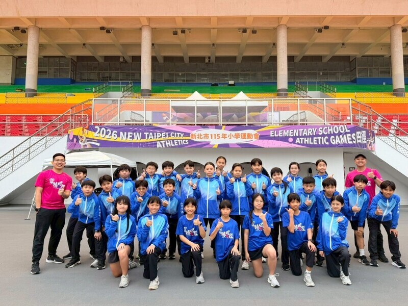 田徑隊師生合影