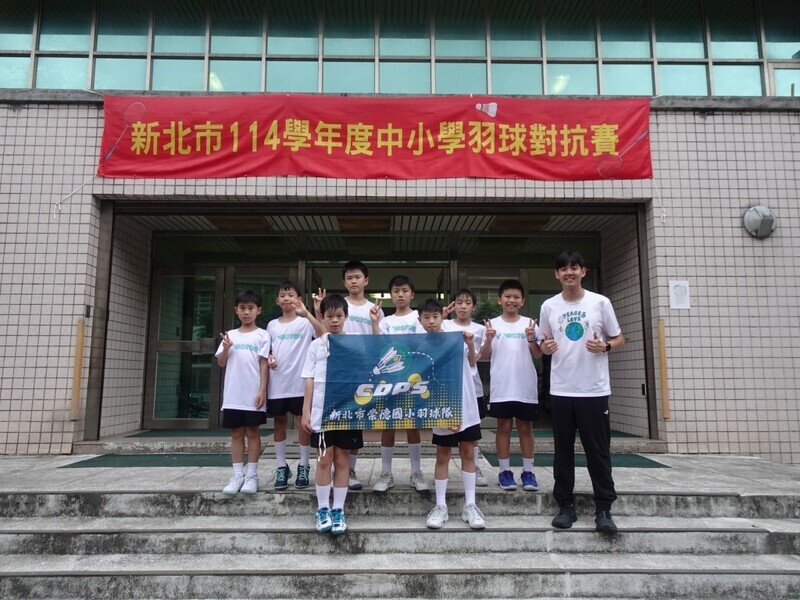 羽球對抗賽師生合影